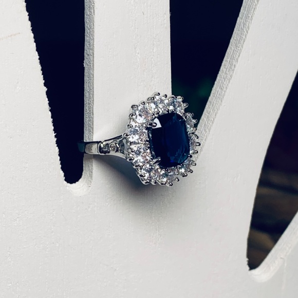 Beautiful Blue Halo 925 Silver CZ Statement Ring, Elegant - Picture 10 of 10